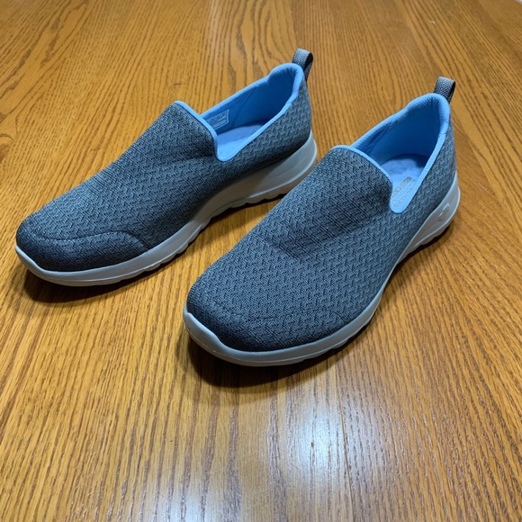 ladies slip on skechers